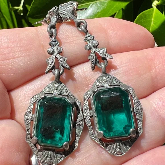 VINTAGE ART DECO STYLE EMERALD GREEN COLOR PASTE DANGLE DROP LONG EARRINGS